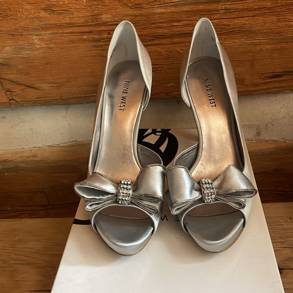 Nine West Silver Open Toe Heels with Crystal Bow size 8.5